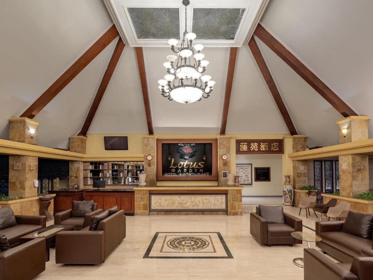Lotus Garden Hotel Kediri  Zewnętrze zdjęcie