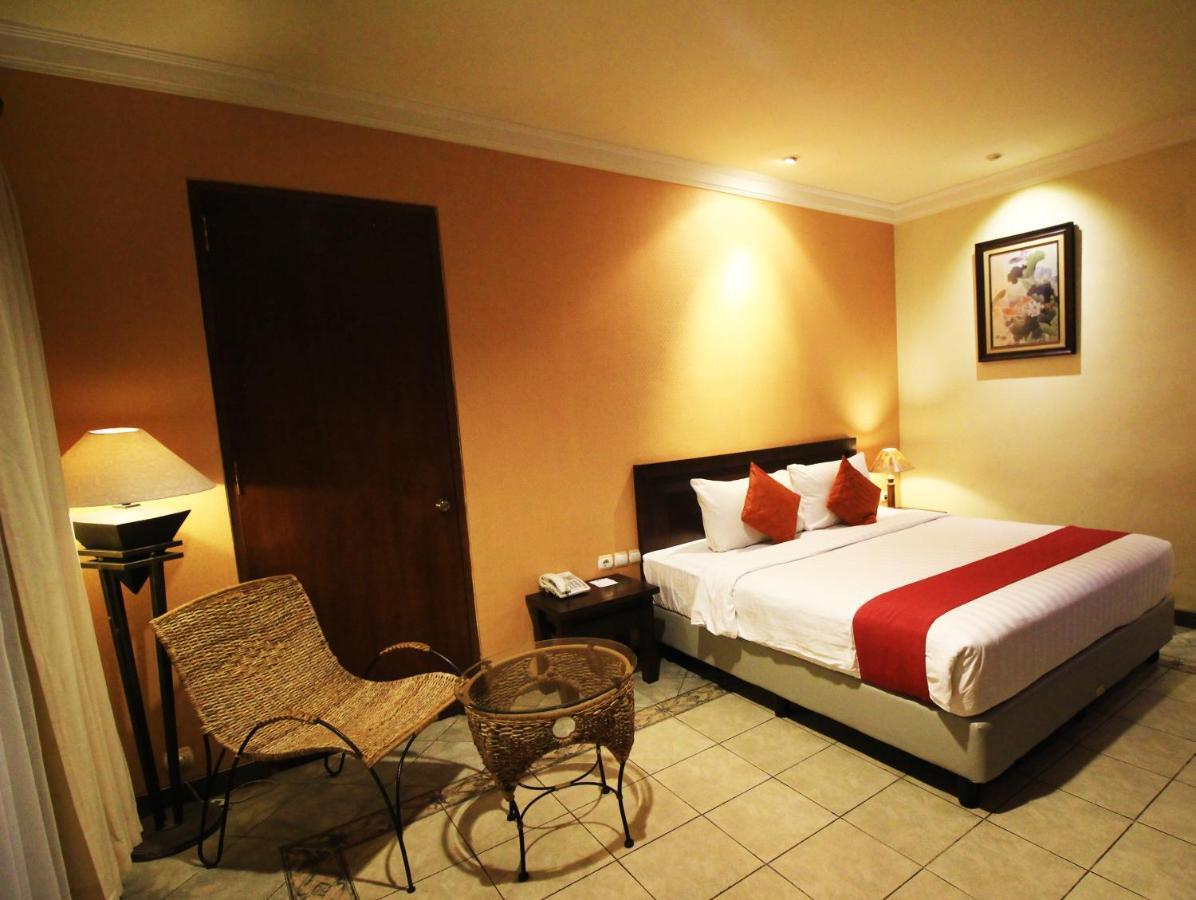 Lotus Garden Hotel Kediri  Zewnętrze zdjęcie