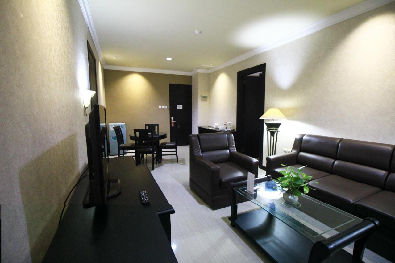 Lotus Garden Hotel Kediri  Zewnętrze zdjęcie
