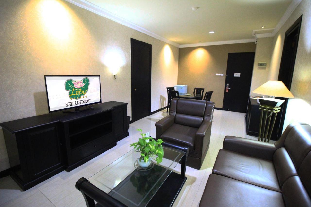 Lotus Garden Hotel Kediri  Zewnętrze zdjęcie