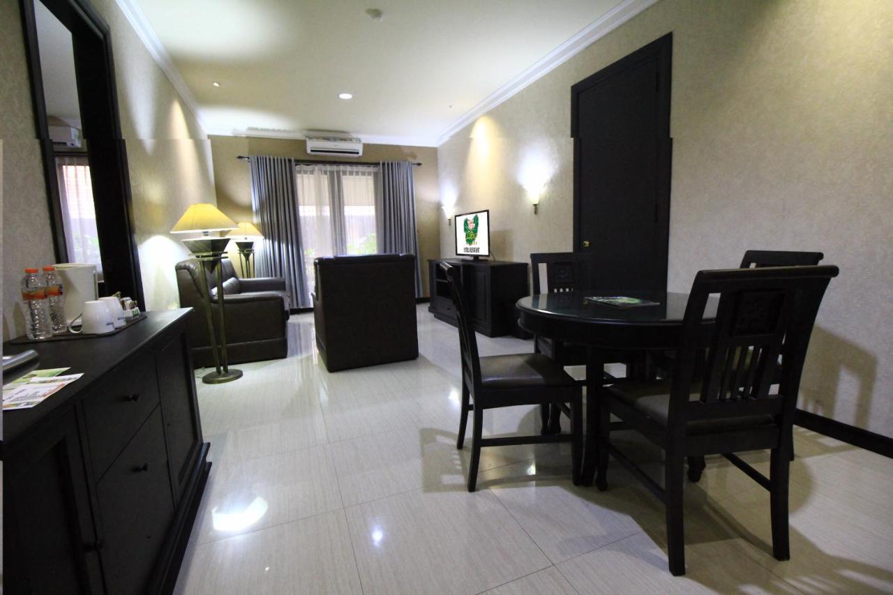 Lotus Garden Hotel Kediri  Zewnętrze zdjęcie