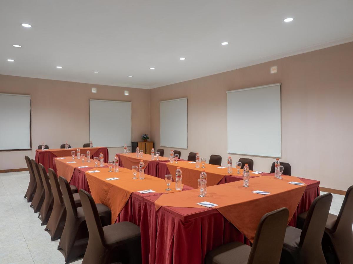 Lotus Garden Hotel Kediri  Zewnętrze zdjęcie