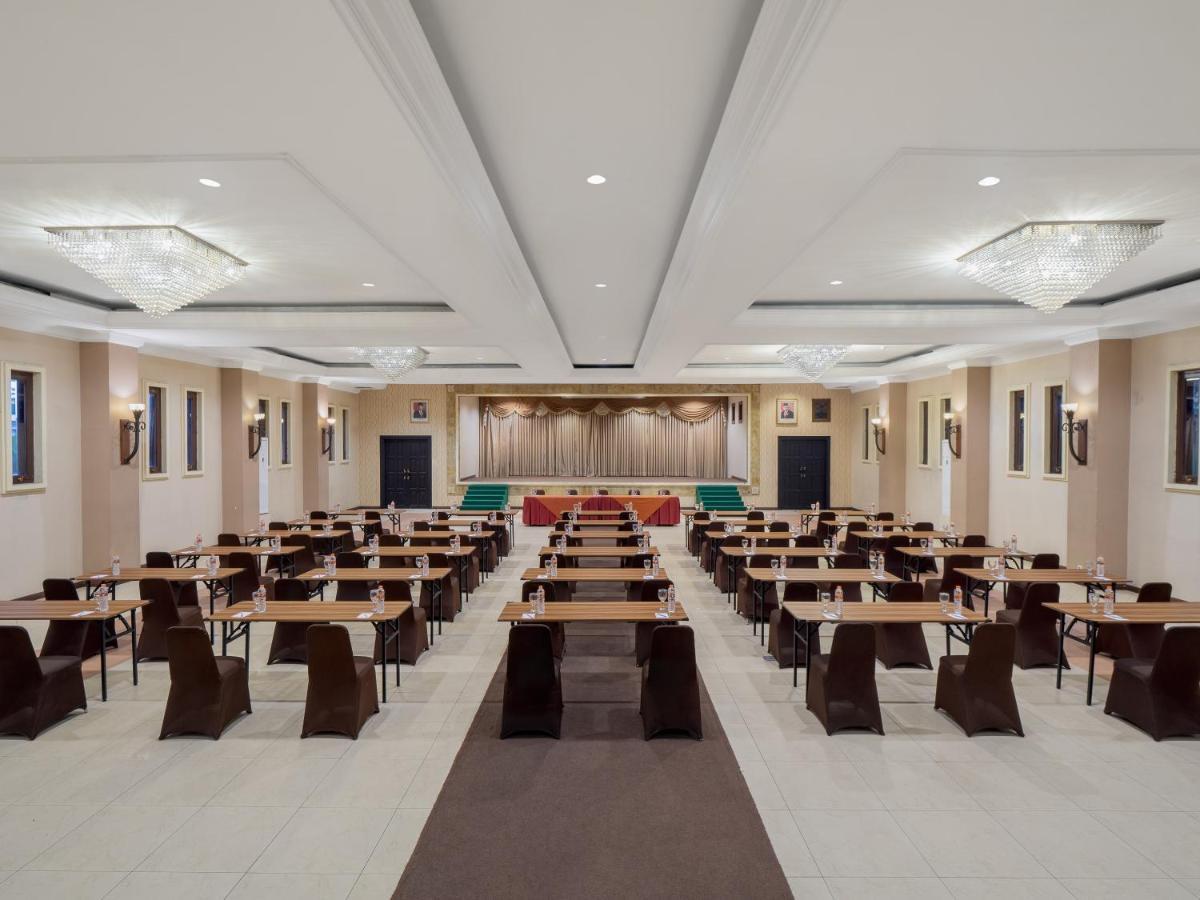 Lotus Garden Hotel Kediri  Zewnętrze zdjęcie