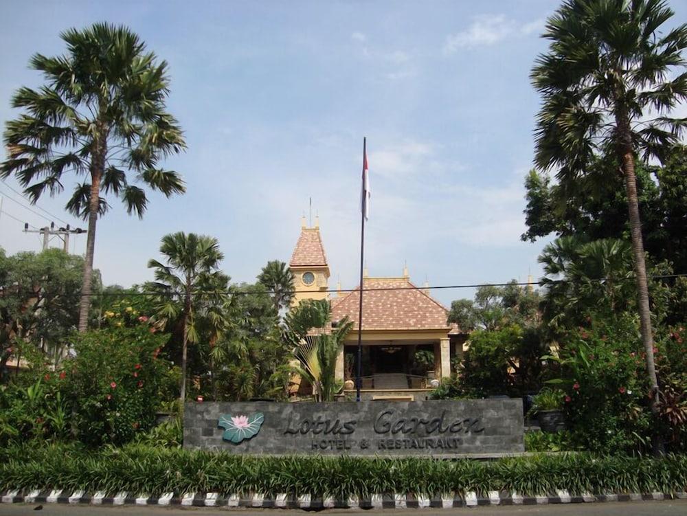 Lotus Garden Hotel Kediri  Zewnętrze zdjęcie