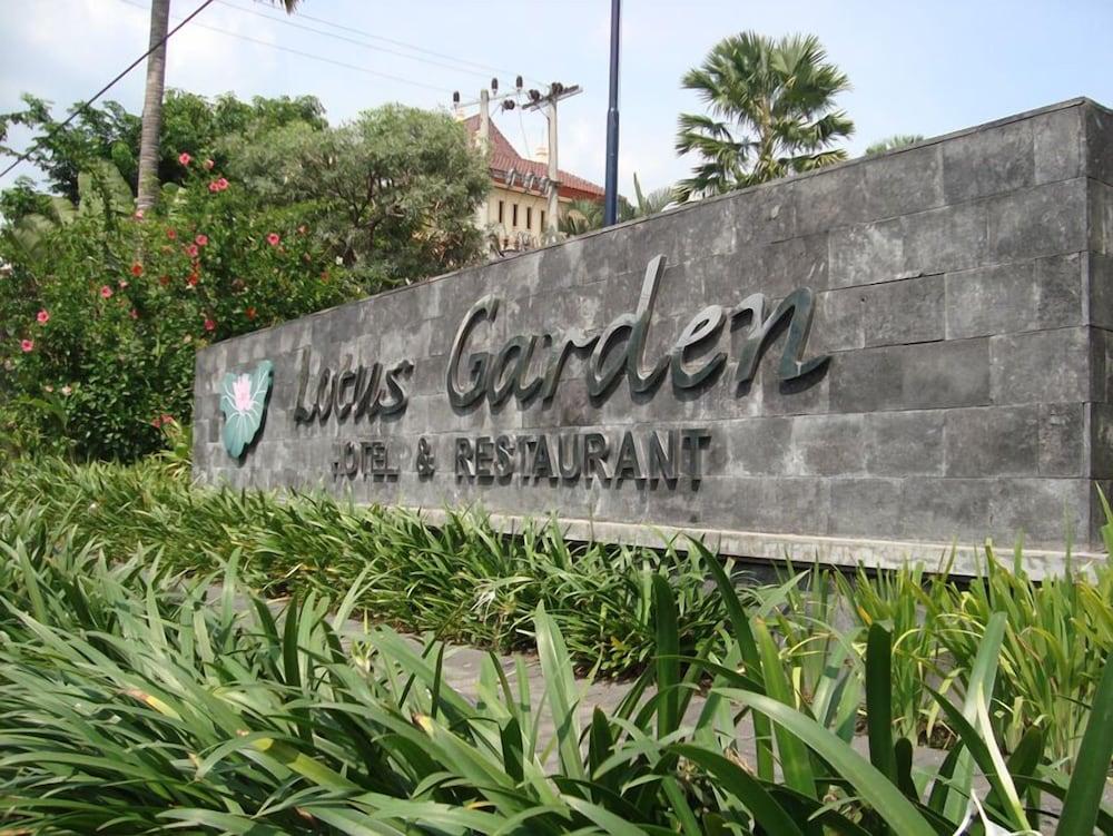 Lotus Garden Hotel Kediri  Zewnętrze zdjęcie