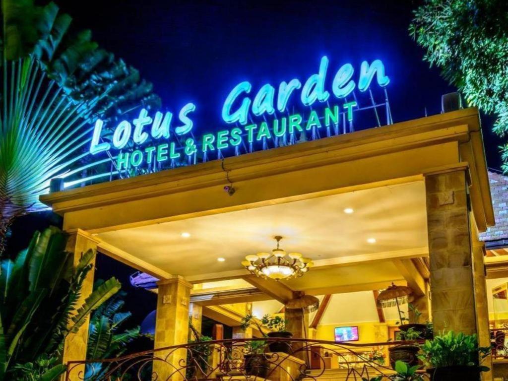 Lotus Garden Hotel Kediri  Zewnętrze zdjęcie