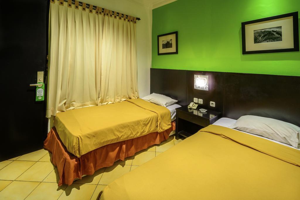 Lotus Garden Hotel Kediri  Zewnętrze zdjęcie