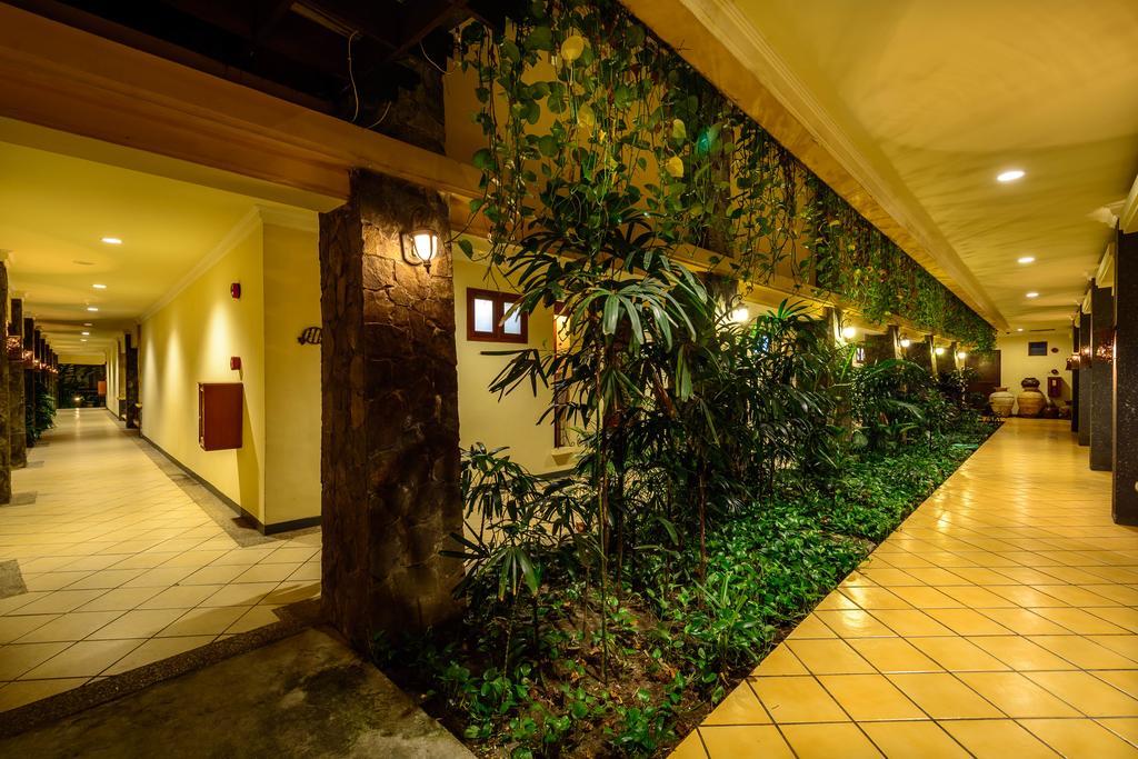 Lotus Garden Hotel Kediri  Zewnętrze zdjęcie