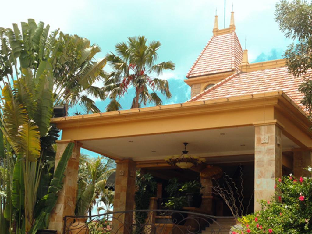 Lotus Garden Hotel Kediri  Zewnętrze zdjęcie