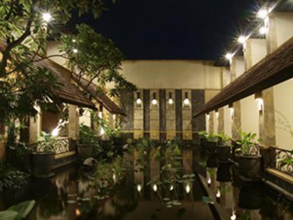 Lotus Garden Hotel Kediri  Zewnętrze zdjęcie