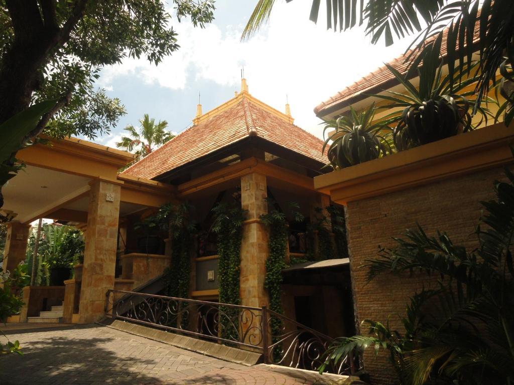Lotus Garden Hotel Kediri  Zewnętrze zdjęcie
