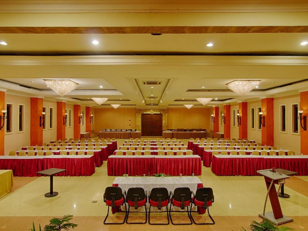 Lotus Garden Hotel Kediri  Zewnętrze zdjęcie
