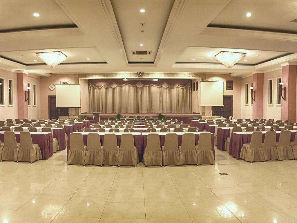 Lotus Garden Hotel Kediri  Zewnętrze zdjęcie