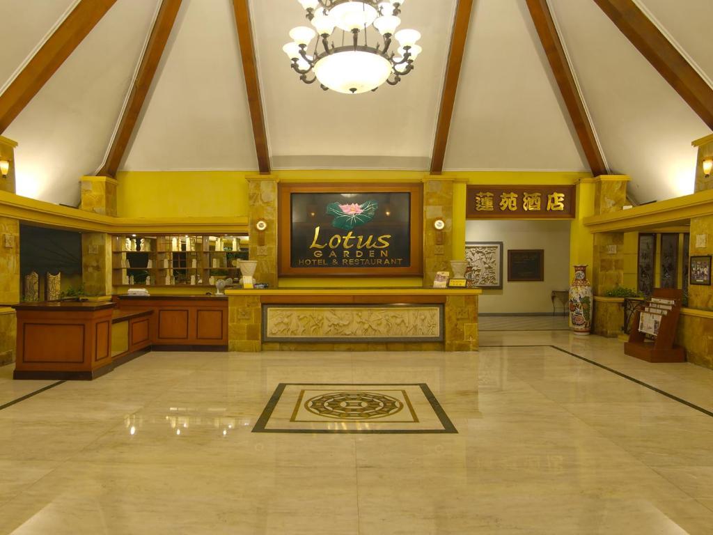 Lotus Garden Hotel Kediri  Zewnętrze zdjęcie