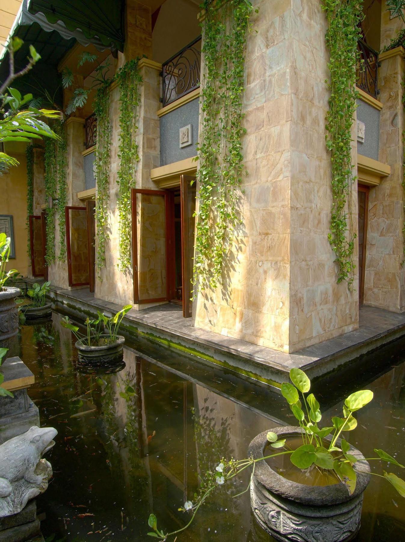 Lotus Garden Hotel Kediri  Zewnętrze zdjęcie