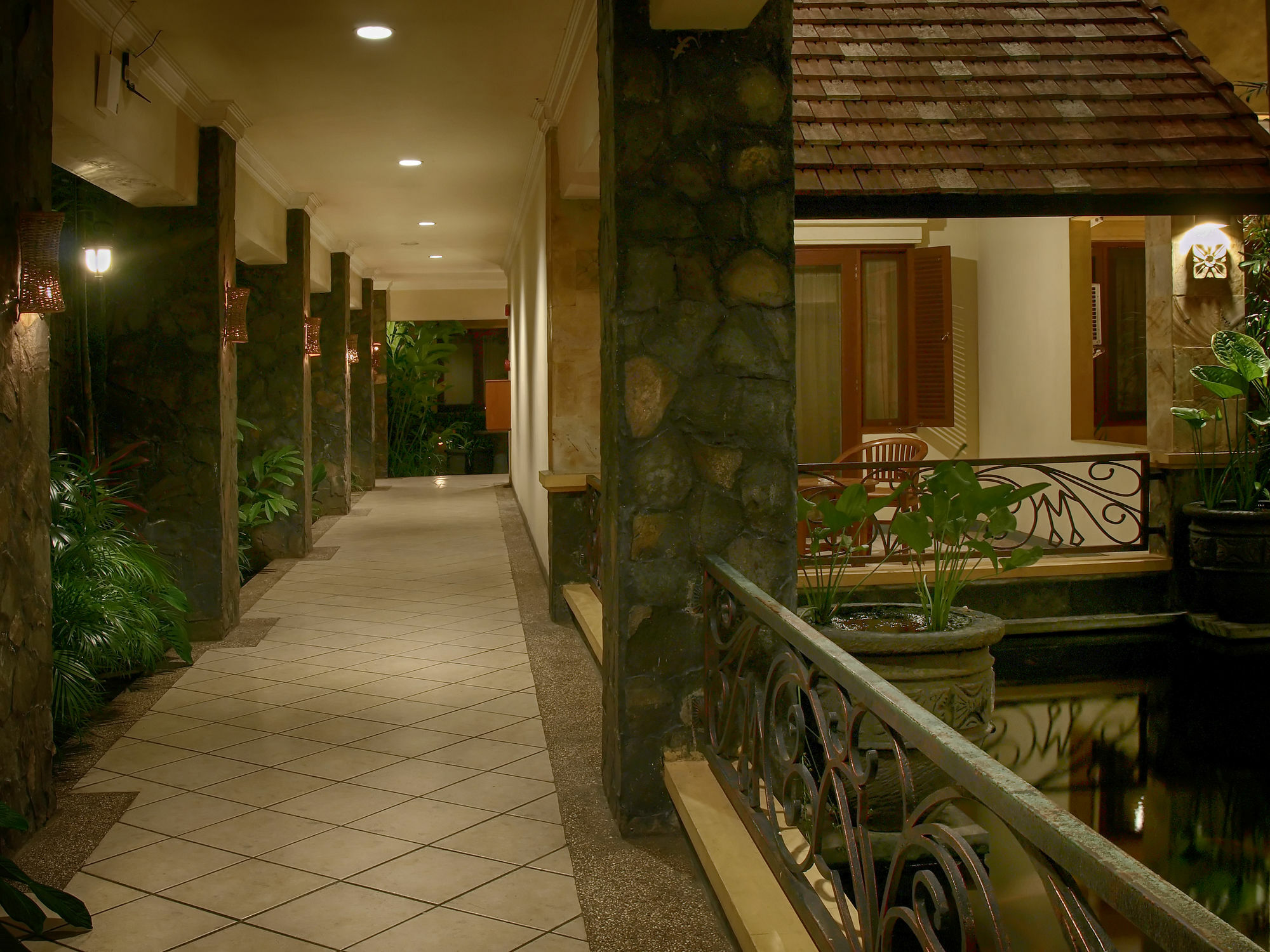 Lotus Garden Hotel Kediri  Zewnętrze zdjęcie